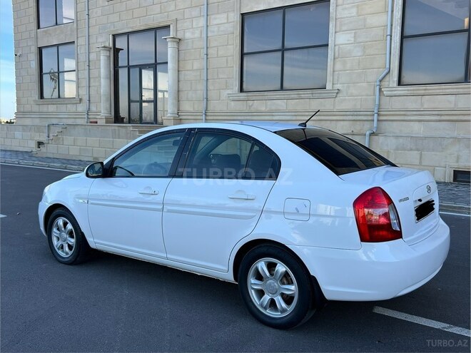 Hyundai Accent-14