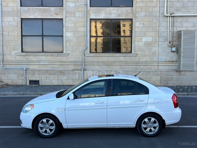 Hyundai Accent-11