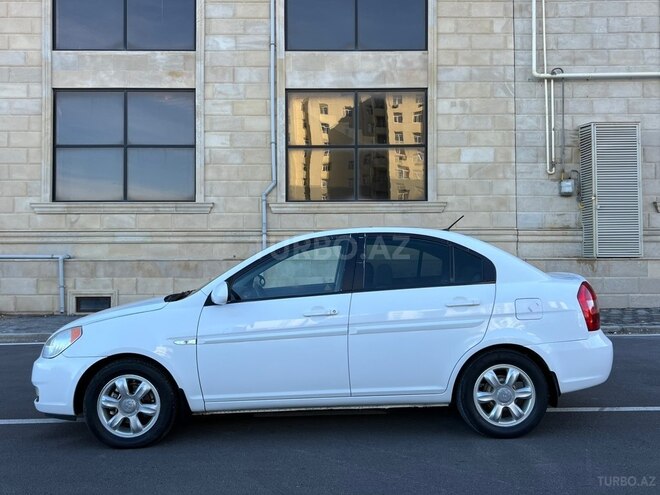 Hyundai Accent-13