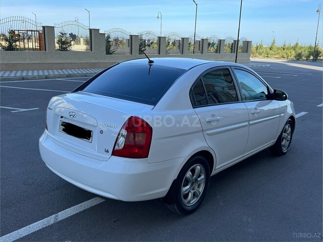 Hyundai Accent-15
