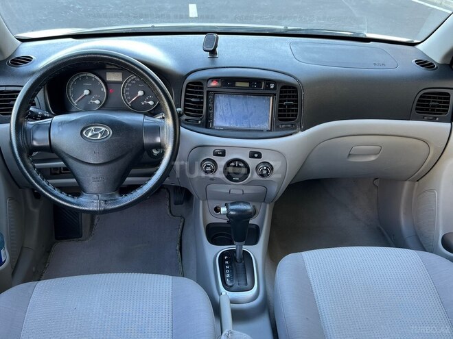 Hyundai Accent-19