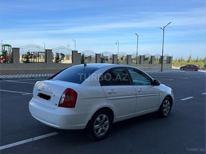 Hyundai Accent-17