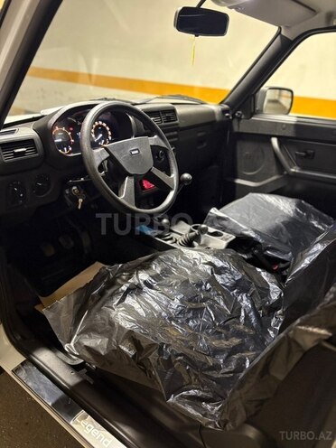 LADA (VAZ) Niva-11