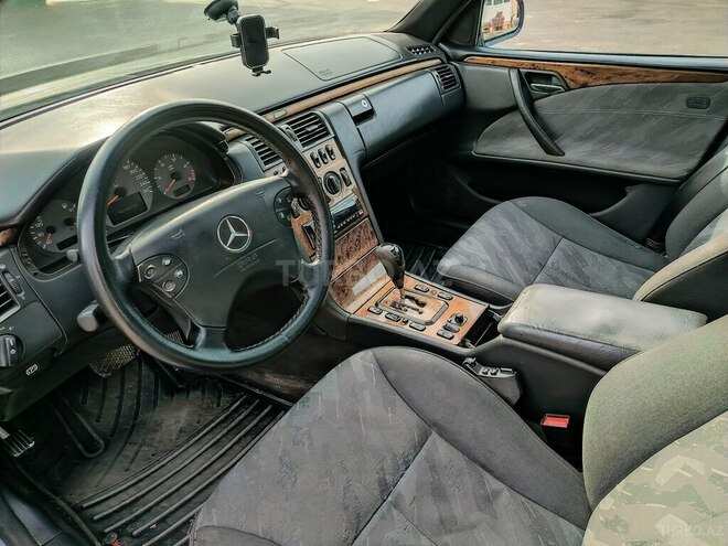 Mercedes E 270 2000, 409,000 km - 2.7 l - Bərdə