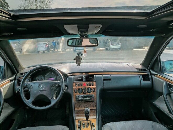 Mercedes E 270 2000, 409,000 km - 2.7 l - Bərdə