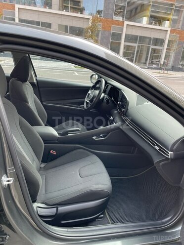 Hyundai Elantra-10