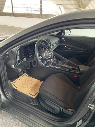 Hyundai Elantra-12