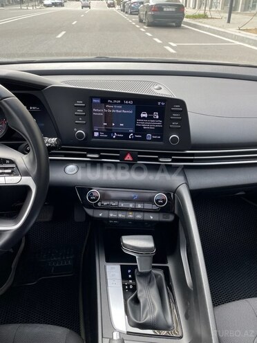 Hyundai Elantra-13