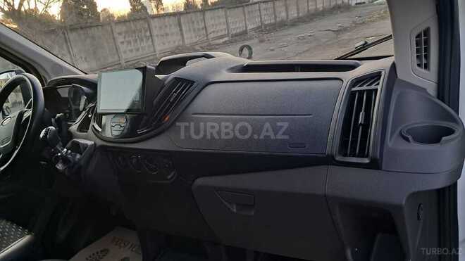 Ford Transit-16