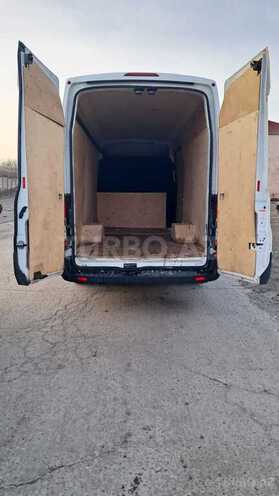 Ford Transit-10