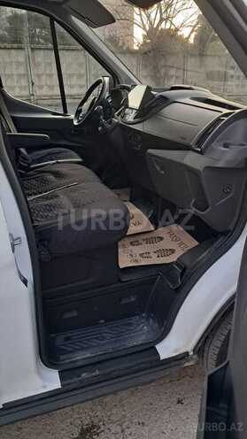 Ford Transit-17