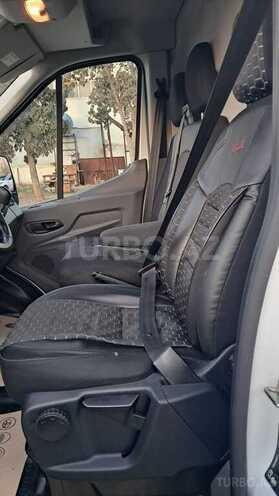 Ford Transit-15