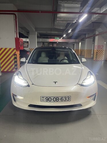 Tesla Model 3-1