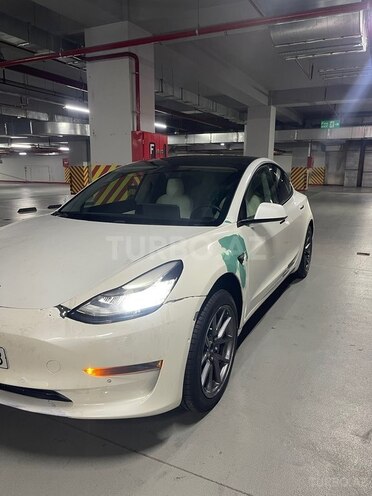 Tesla Model 3-3