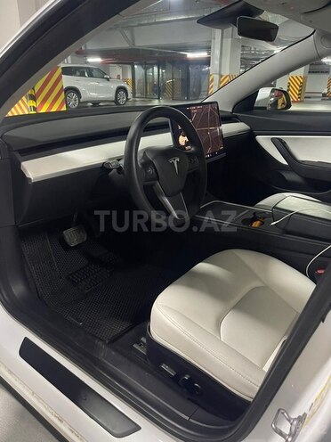 Tesla Model 3-8