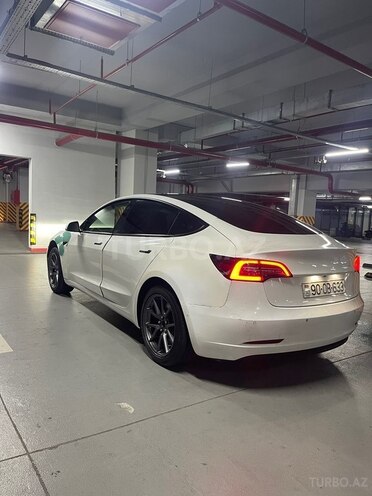 Tesla Model 3-6