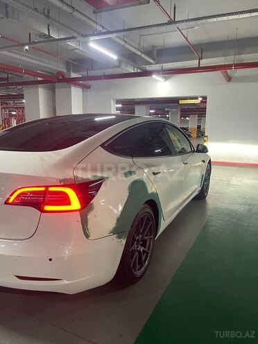 Tesla Model 3-5