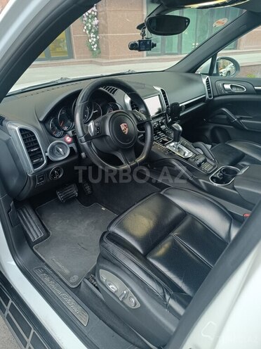 Porsche Cayenne-11