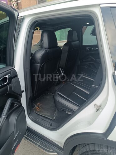 Porsche Cayenne-12