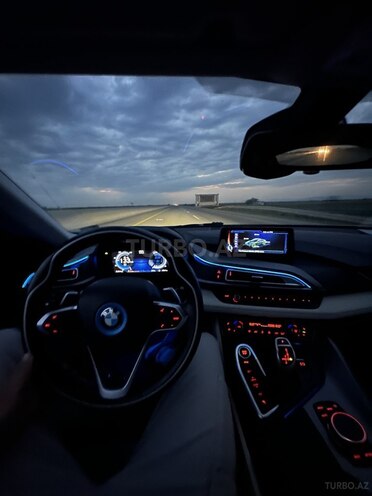 BMW i8-14