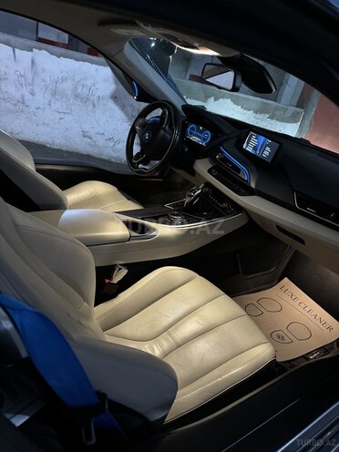 BMW i8-4