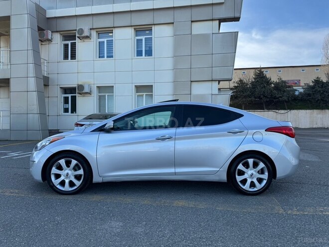 Hyundai Elantra-4