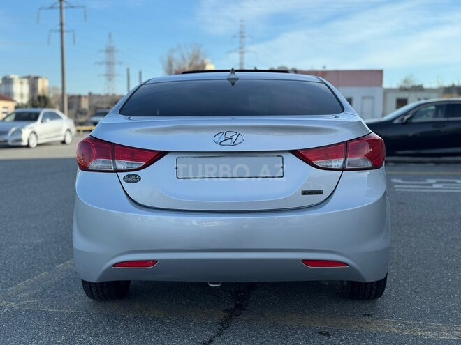 Hyundai Elantra-7