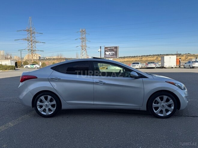 Hyundai Elantra-5