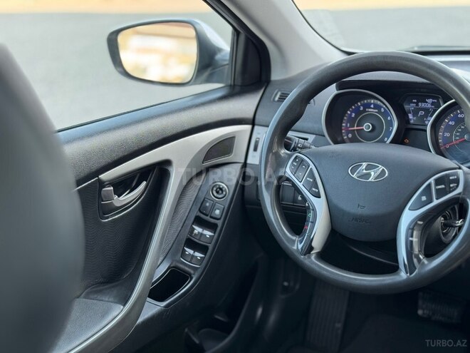 Hyundai Elantra-15
