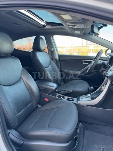 Hyundai Elantra-9