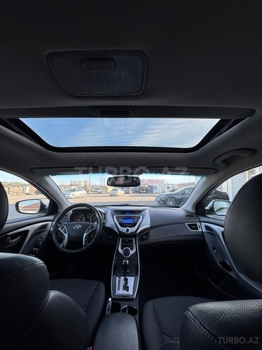 Hyundai Elantra-16