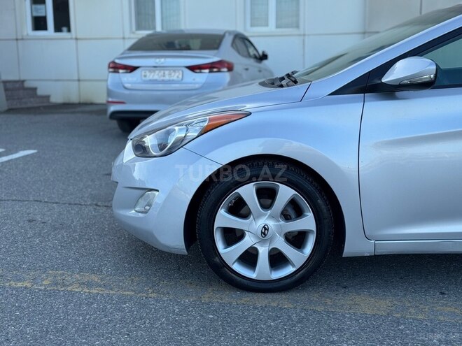 Hyundai Elantra-3
