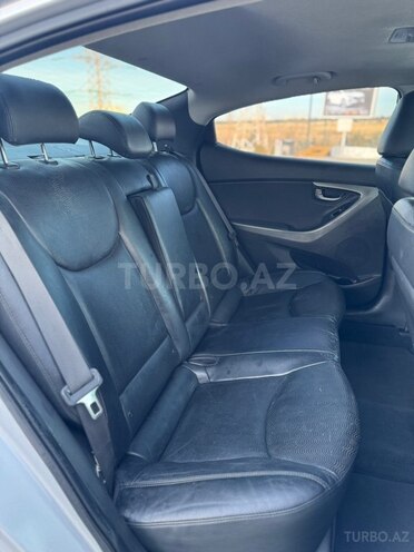 Hyundai Elantra-10