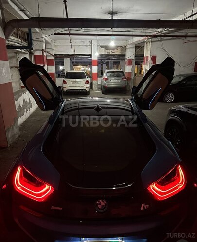 BMW i8-13