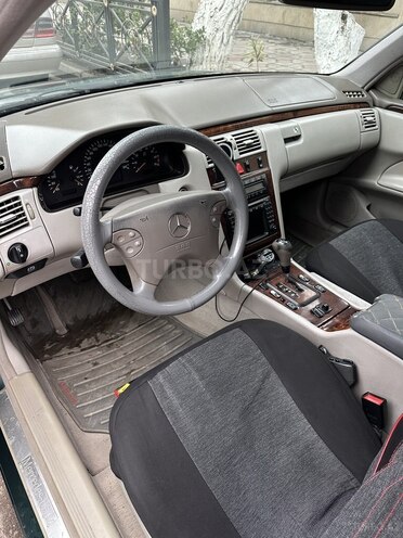 Mercedes E 280 1999, 390,000 km - 2.8 l - Qazax