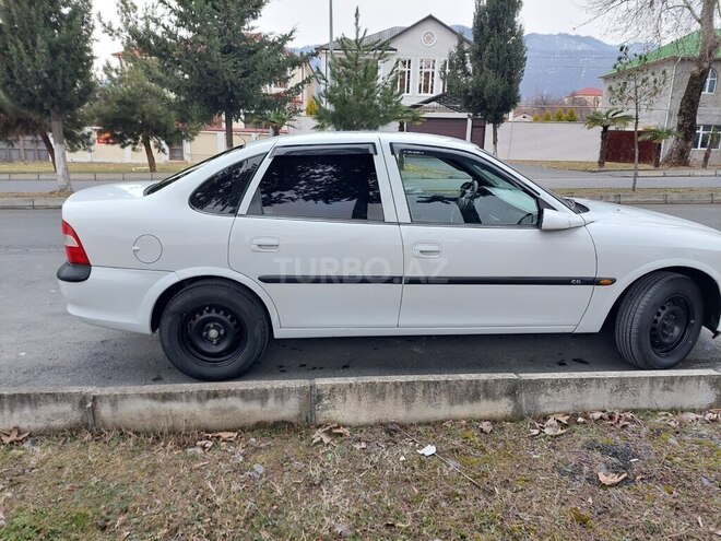 Opel Vectra 1996, 386,404 km - 1.6 l - Zaqatala