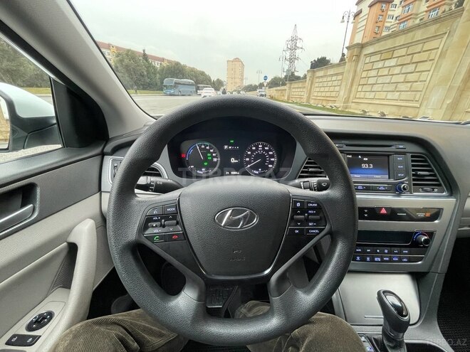 Hyundai Sonata-15