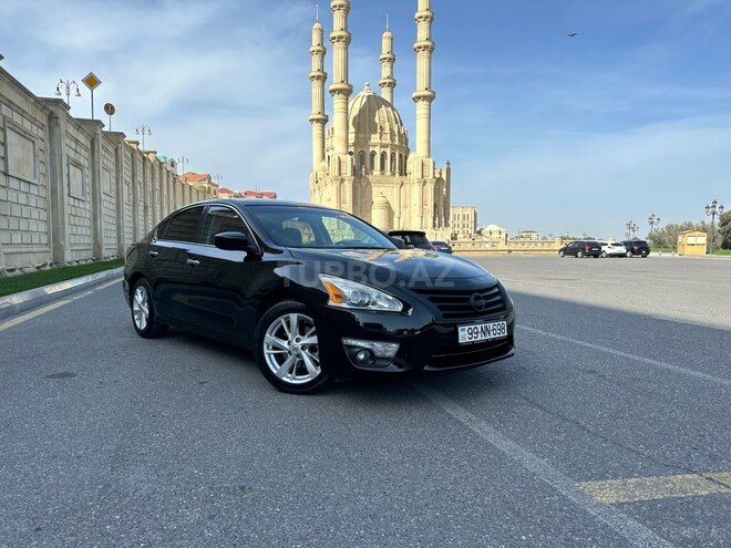 Nissan Altima-1