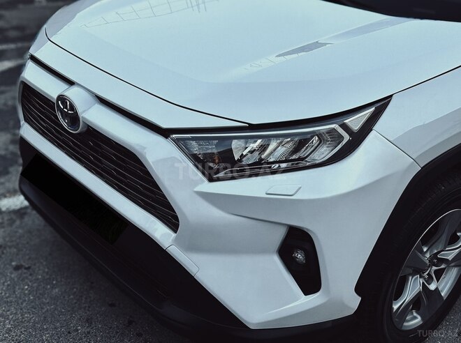 Toyota RAV4-6
