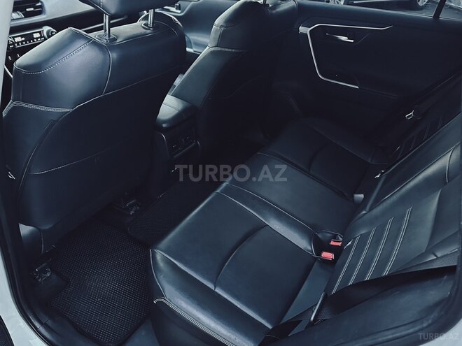 Toyota RAV4-8