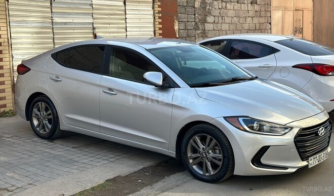 Hyundai Elantra-4