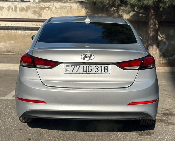 Hyundai Elantra-3