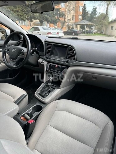 Hyundai Elantra-2
