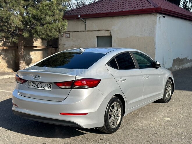 Hyundai Elantra-7