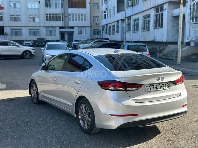 Hyundai Elantra-6
