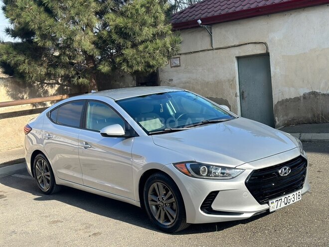 Hyundai Elantra-12