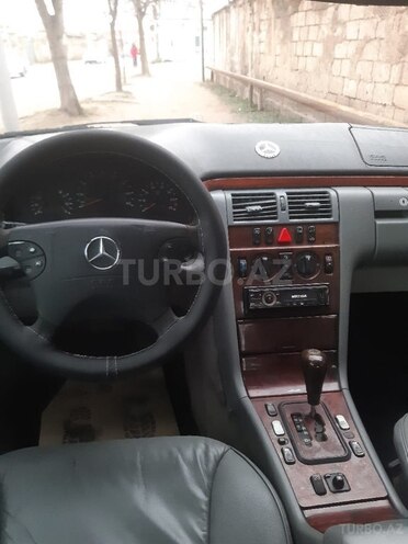 Mercedes E 240 2000, 250,000 km - 2.4 l - Bakı