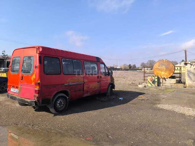 Ford Transit-5