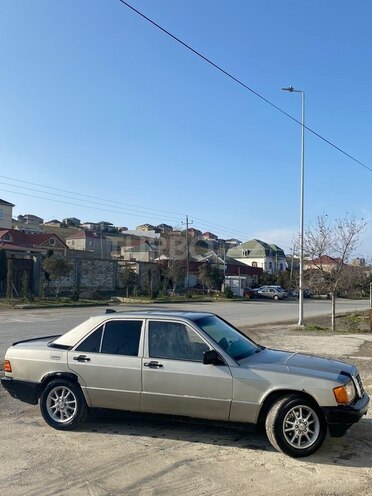 Mercedes 190-5