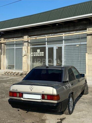 Mercedes 190-4